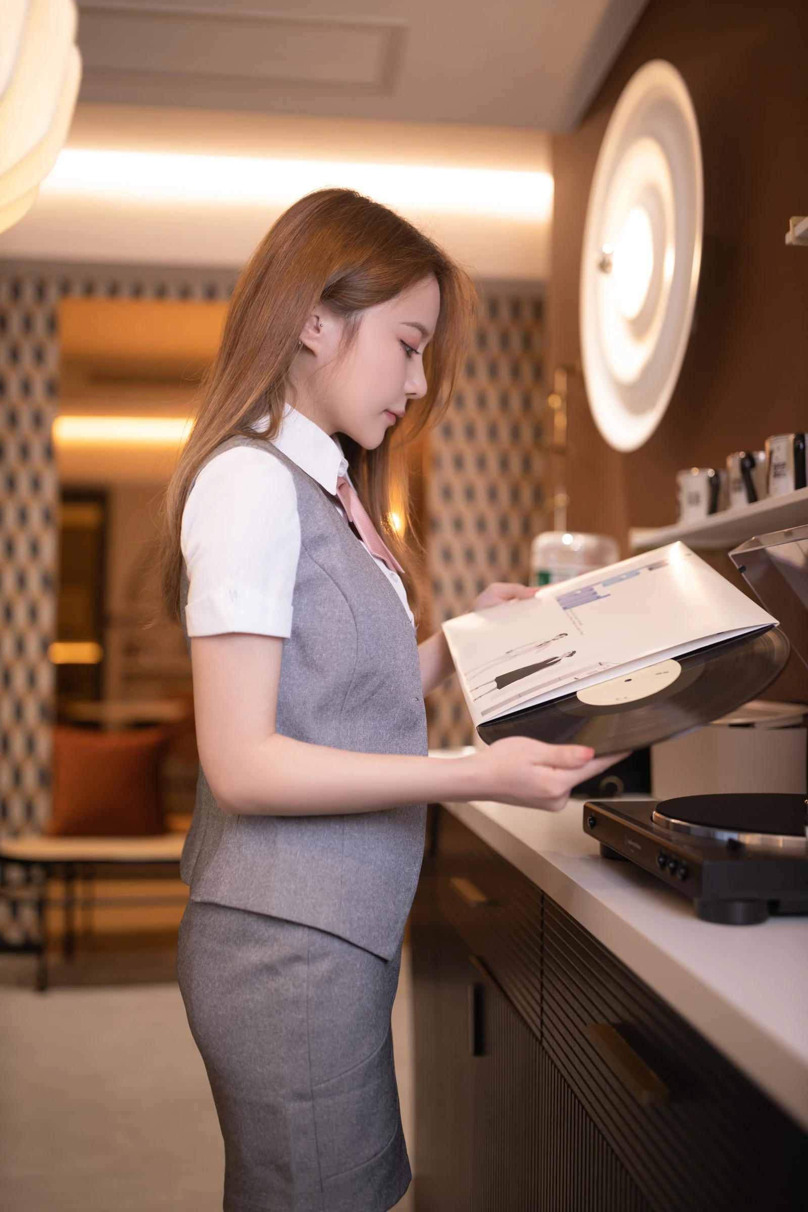 鱼子酱透明人剧情版写真-[120P-1.44GB]-2.webp